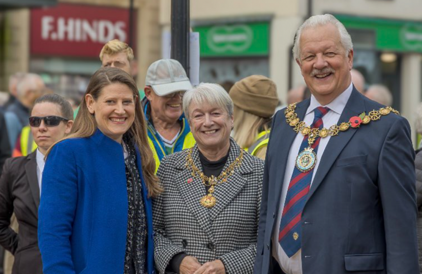 Theo Clarke MP visits Newly Refurbished Market Square