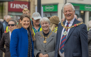 Theo Clarke MP visits Newly Refurbished Market Square